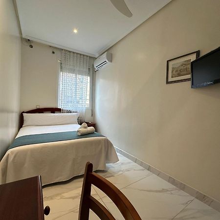 Hostal Villamanez Madrid Buitenkant foto