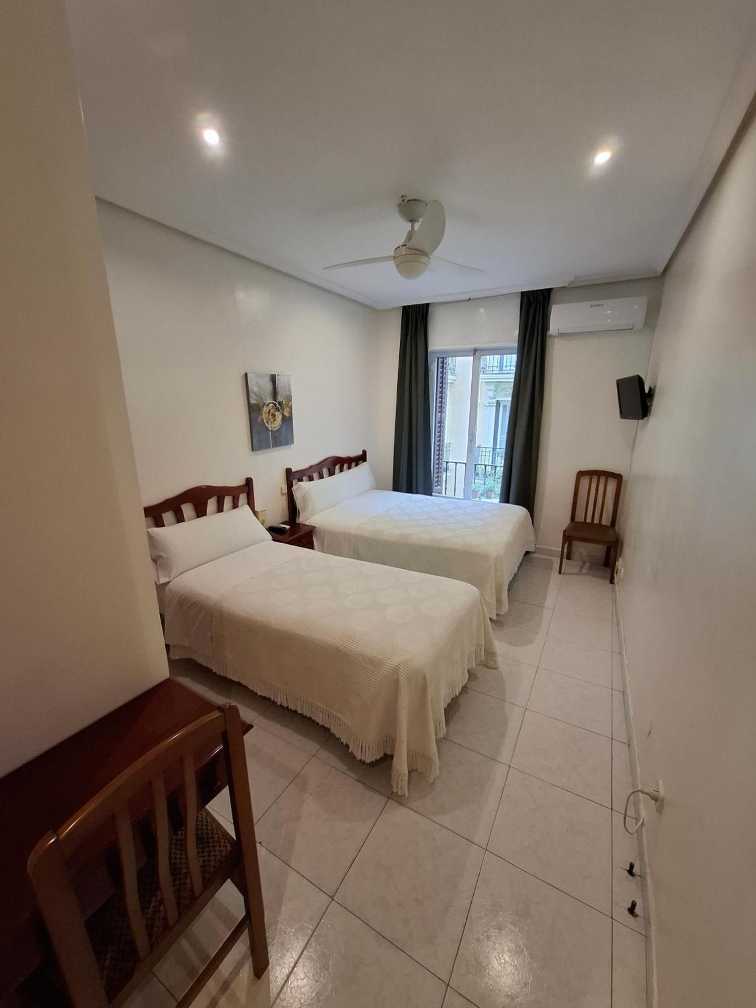Hostal Villamanez Madrid Buitenkant foto