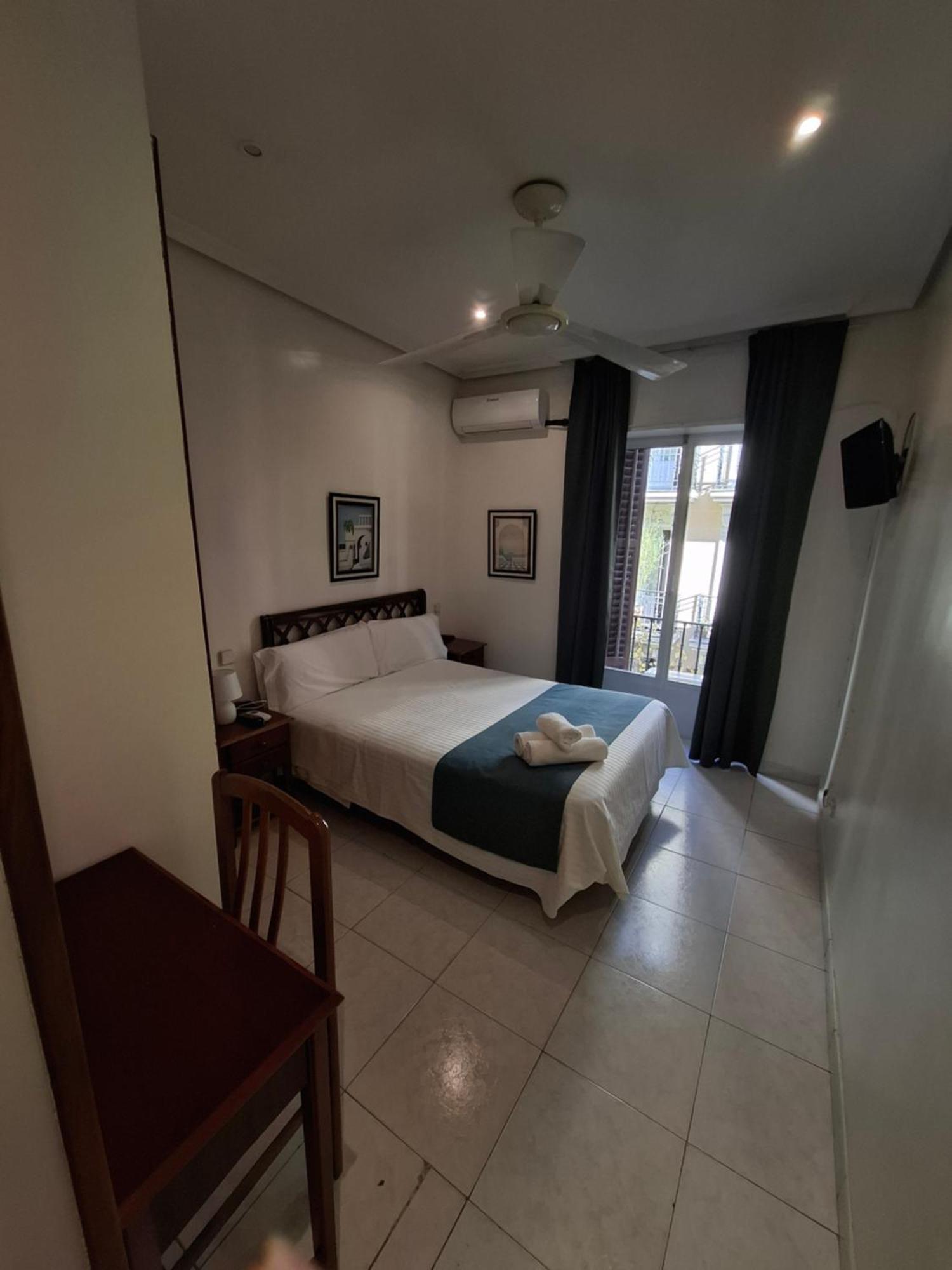 Hostal Villamanez Madrid Buitenkant foto