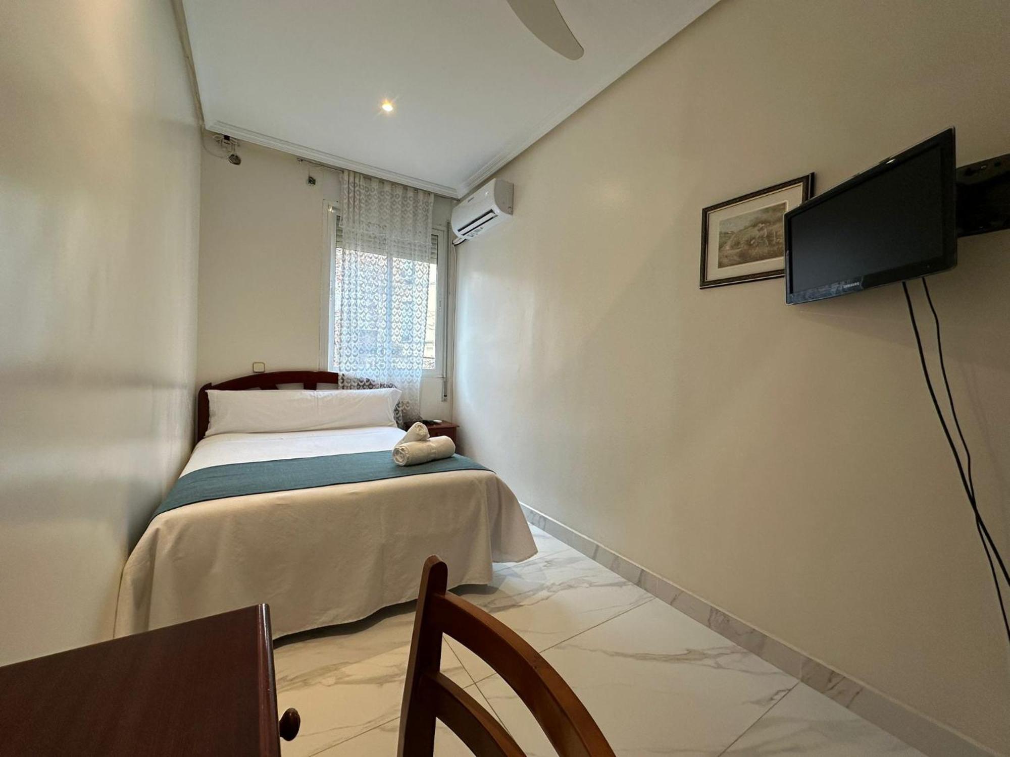 Hostal Villamanez Madrid Buitenkant foto
