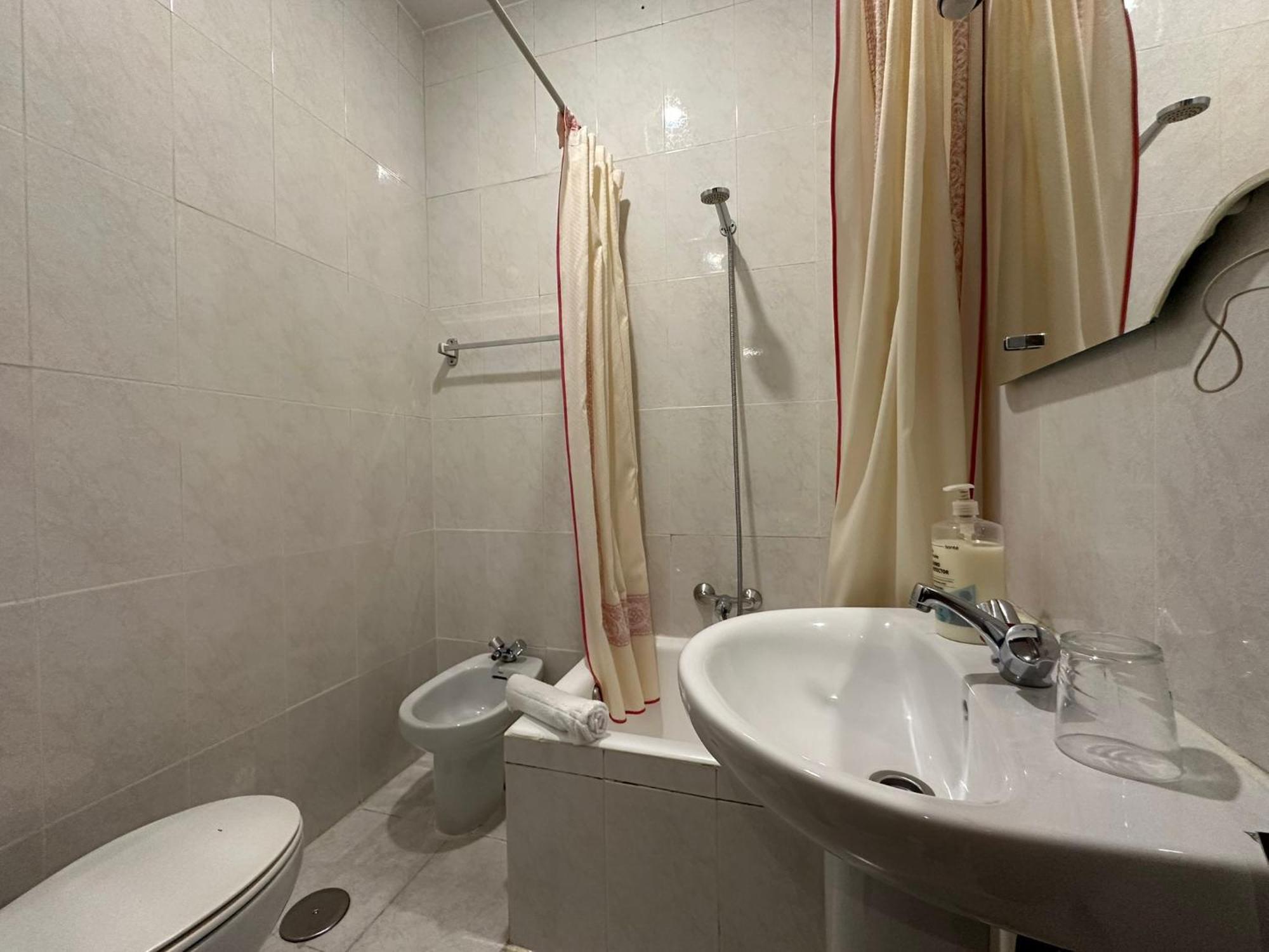 Hostal Villamanez Madrid Buitenkant foto